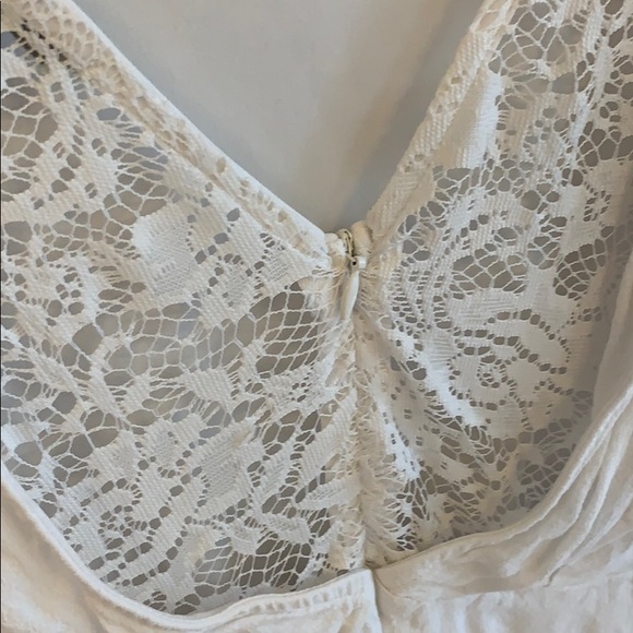 White lace back zip up dress. - Picture 2 of 6
